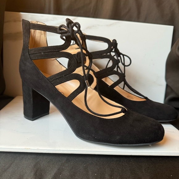 Unisa Scalloped Suede Lace Up Uncalete Pump Block Heels Black Size 9.5 - Picture 4 of 6